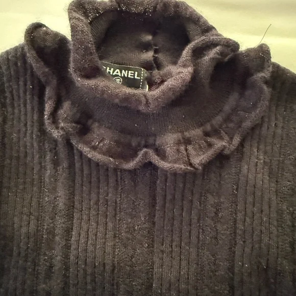 CHANEL Black Sleeveless Sweater